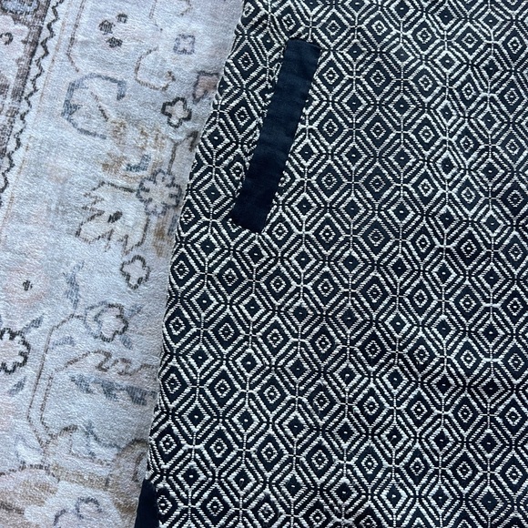 Banana Republic Black and Cream Geometric Dress - Picture 2 of 4